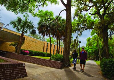 Students outside of Carl S. Swisher Library